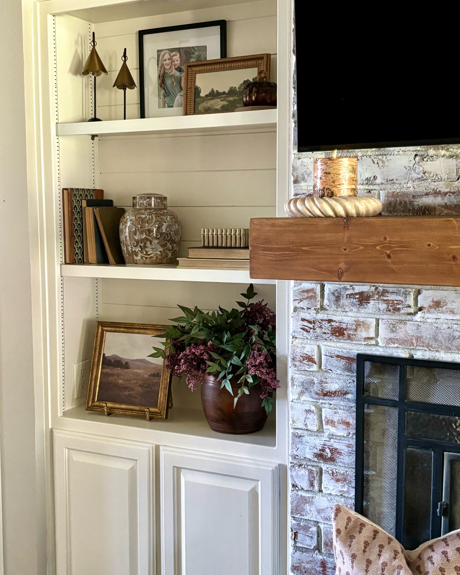 Fall shelf styling! 🍂

A few stills + a video because sometimes you just need to see it all styled together! ✨ Sharing a little of what I’ve been working on lately!  I’ve been styling and rearranging my shelves for the season, and I’m finally loving how they’re coming together!

#LTKdayinmylife #LTKSeasonal #LTKHome