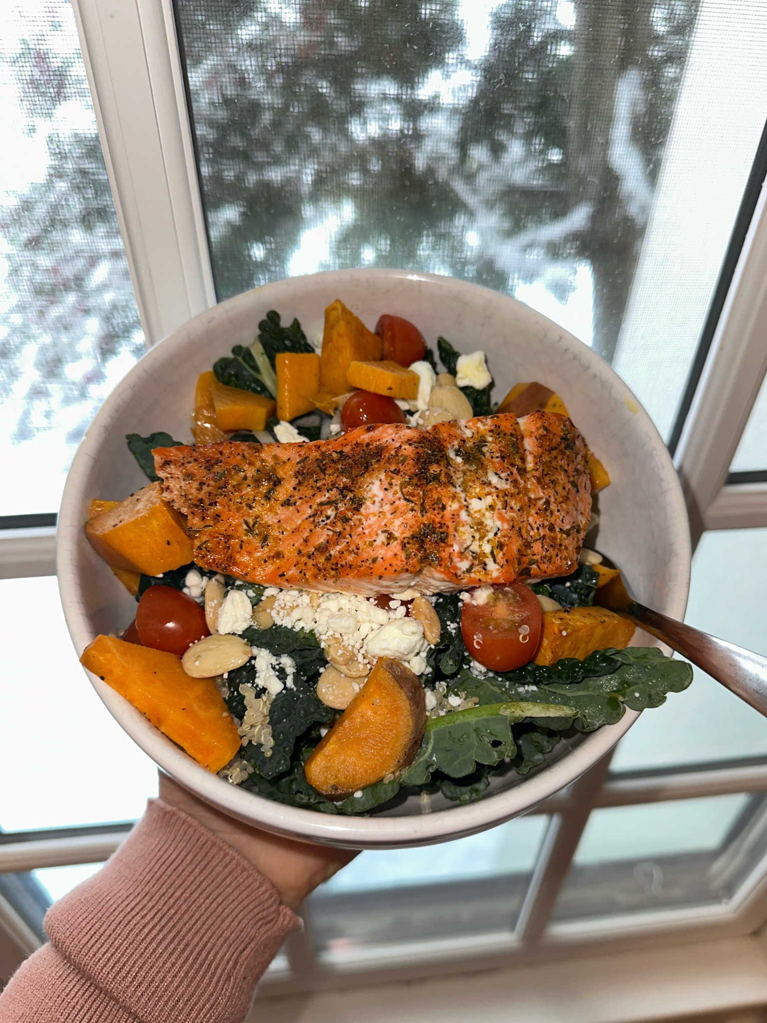Snow Day Salad ❄️
Wild caught salmon + Tuscan kale + roasted sweet potatoes + cherry tomatoes + quinoa + Marcona almonds + goat cheese 

#LTKFitness #LTKSaleAlert #LTKHome