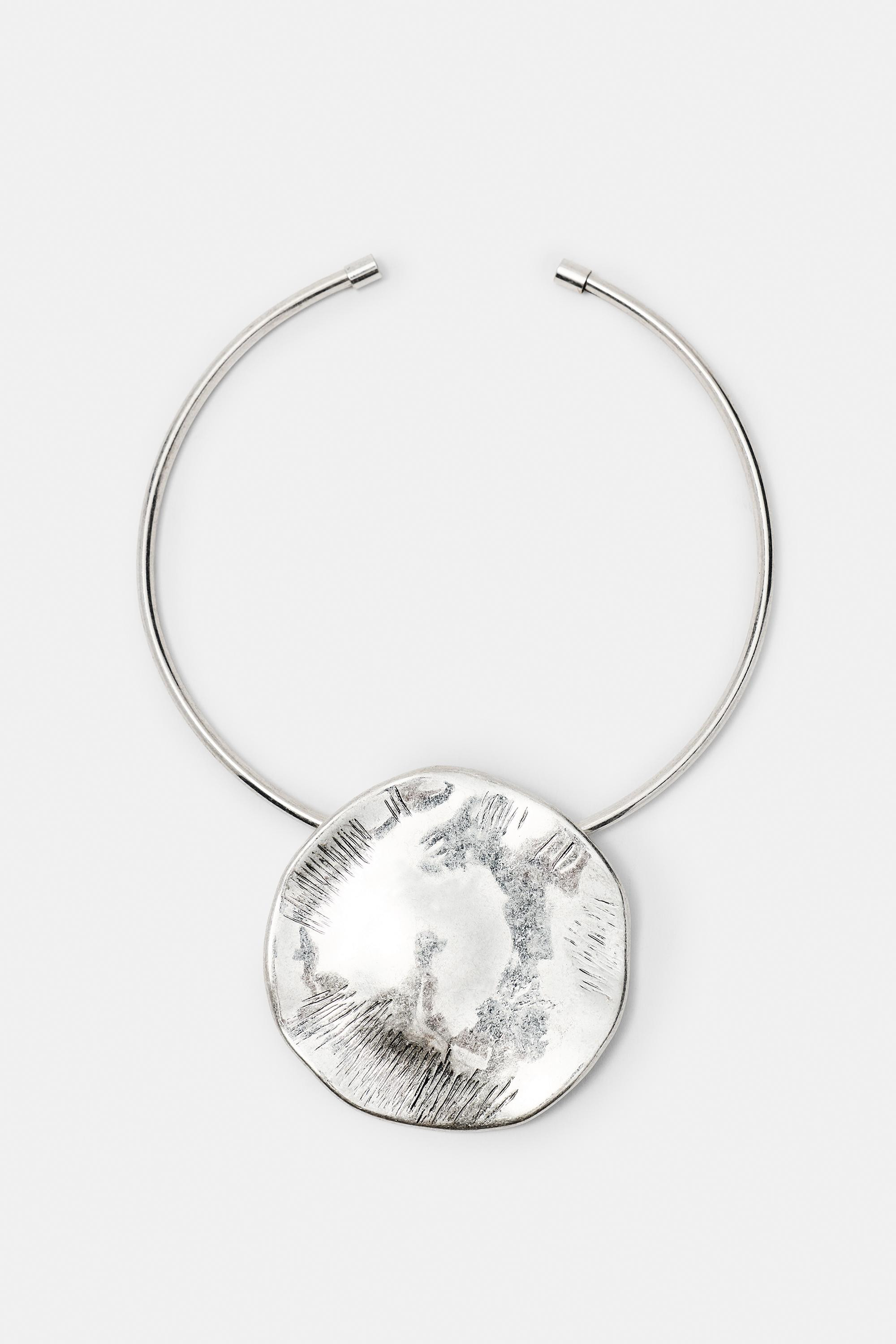 Rigid pendant necklace | Pull&Bear United Kingdom | PULL and BEAR UK