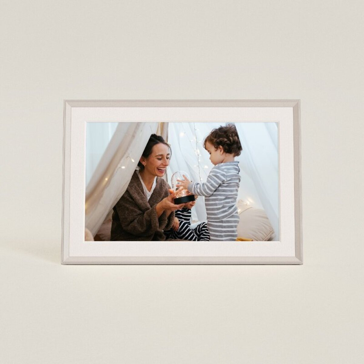 Carver Clay with White Mat - Smart HD Digital Picture Frame | Aura | Aura Frames