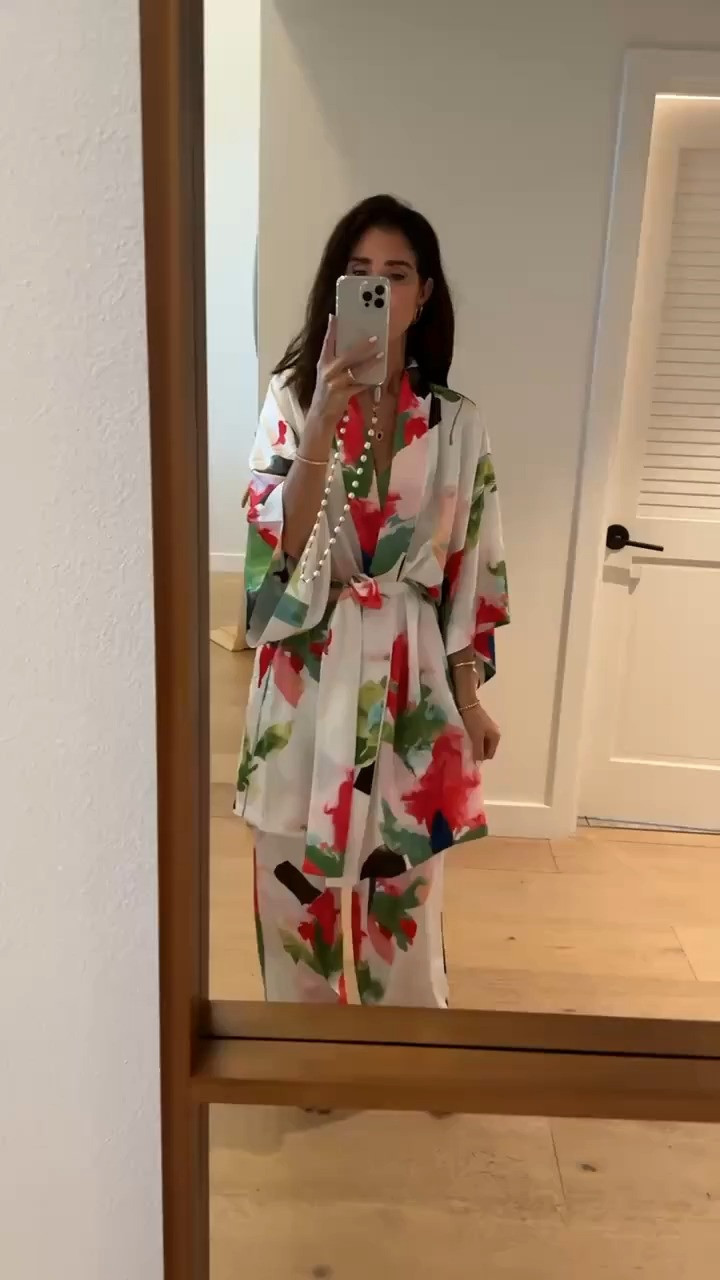 Notorious for bringing a new pair of pjs for vacation, especially ones that are lightweight and easy to pack. This set brings me joy! I’m just shy of 5-7” wearing the size small set #stylinbyaylin #aylin #pjs #set 

 #LTKgrwm #LTKootd #LTKSeasonal
