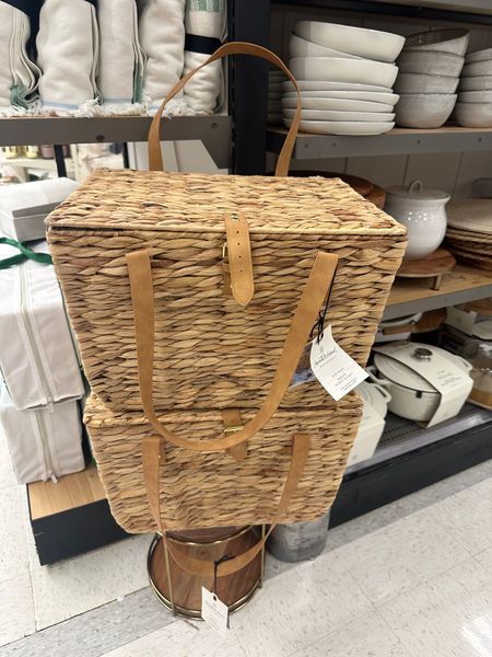 Who’s ready for a picnic?
#picnic #baskets #picnicbasket #hearthandhand #target


#LTKHome #LTKGiftGuide #LTKTravel