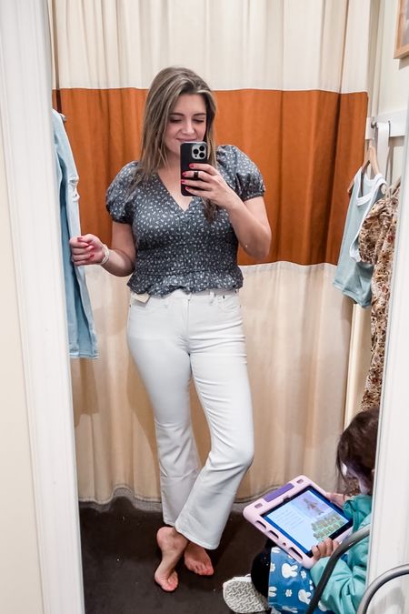 Madewell sale try on. White jeans. Crop flare jeans- size down 1. In a 28/6. Floral top tts. In a medium. @madewell #madewell size 8

#LTKsalealert #LTKunder100