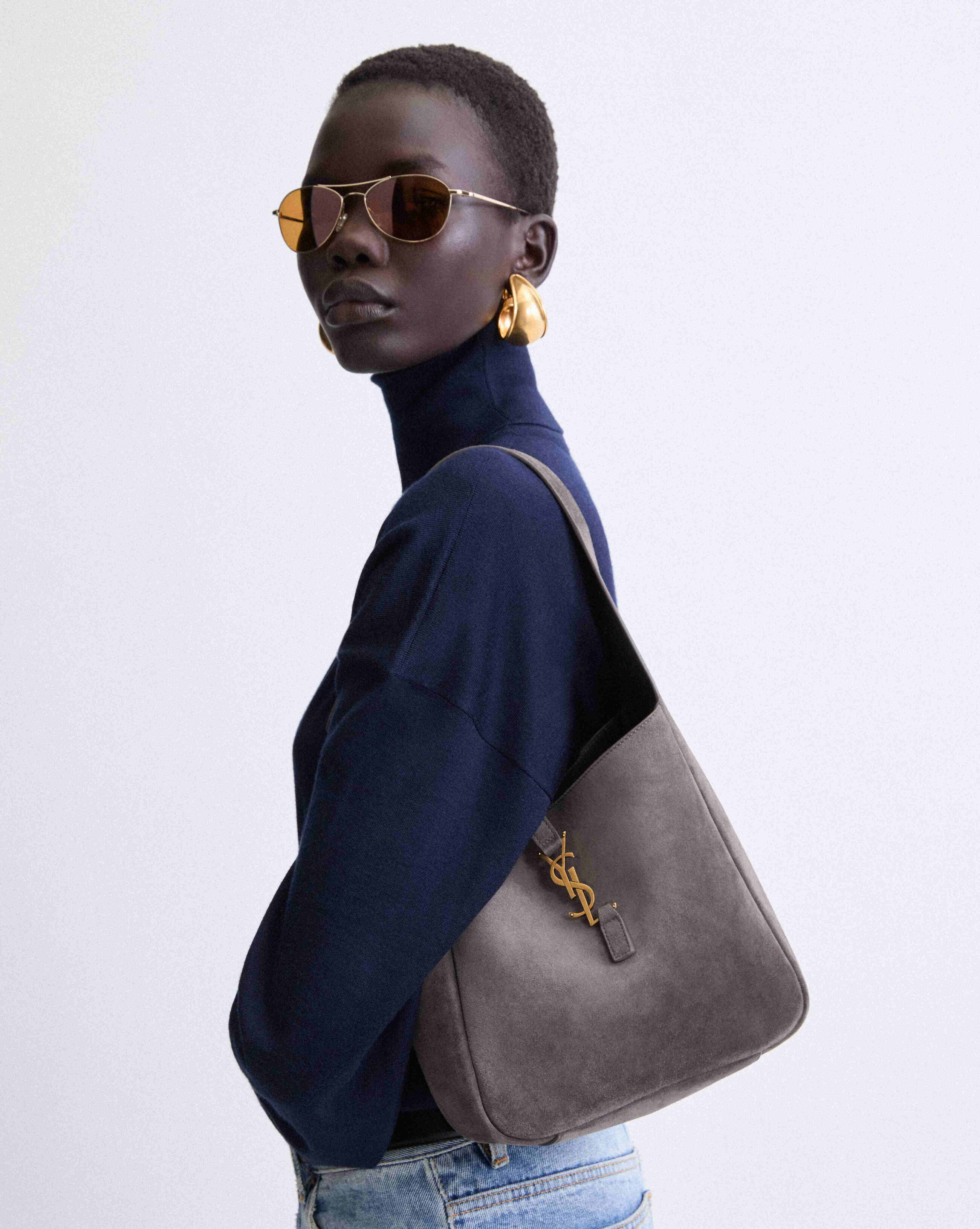 LE 5 À 7 supple small in suede | Saint Laurent Inc. (Global)