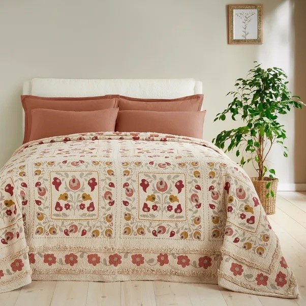 Beautiful bedspread 

#LTKhome #LTKautumn