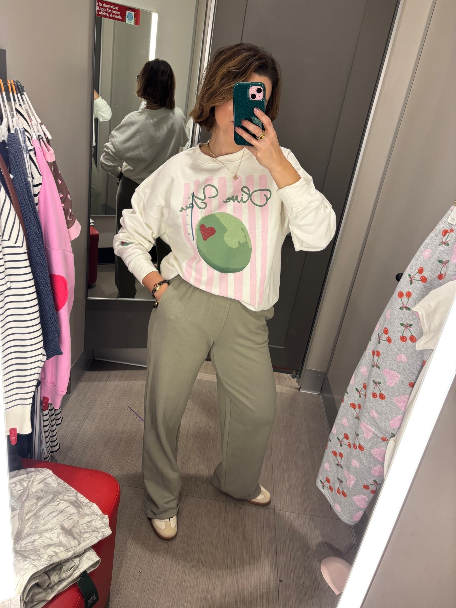 This olive fleece graphic pullover sweatshirt is both comfortable and adorable! Under $30! 🫒🍸

#LTKdayinmylife #LTKootd #LTKFindsUnder50