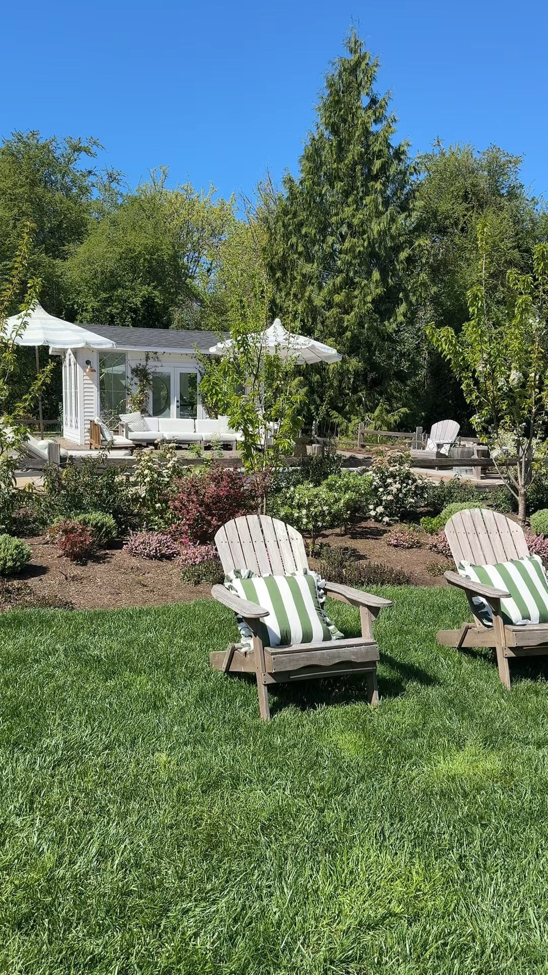 Got some really cute outdoor pillows and melamine dishware from Anthro :) they were a hit at our Easter party last weekend 💚 #anthropartner