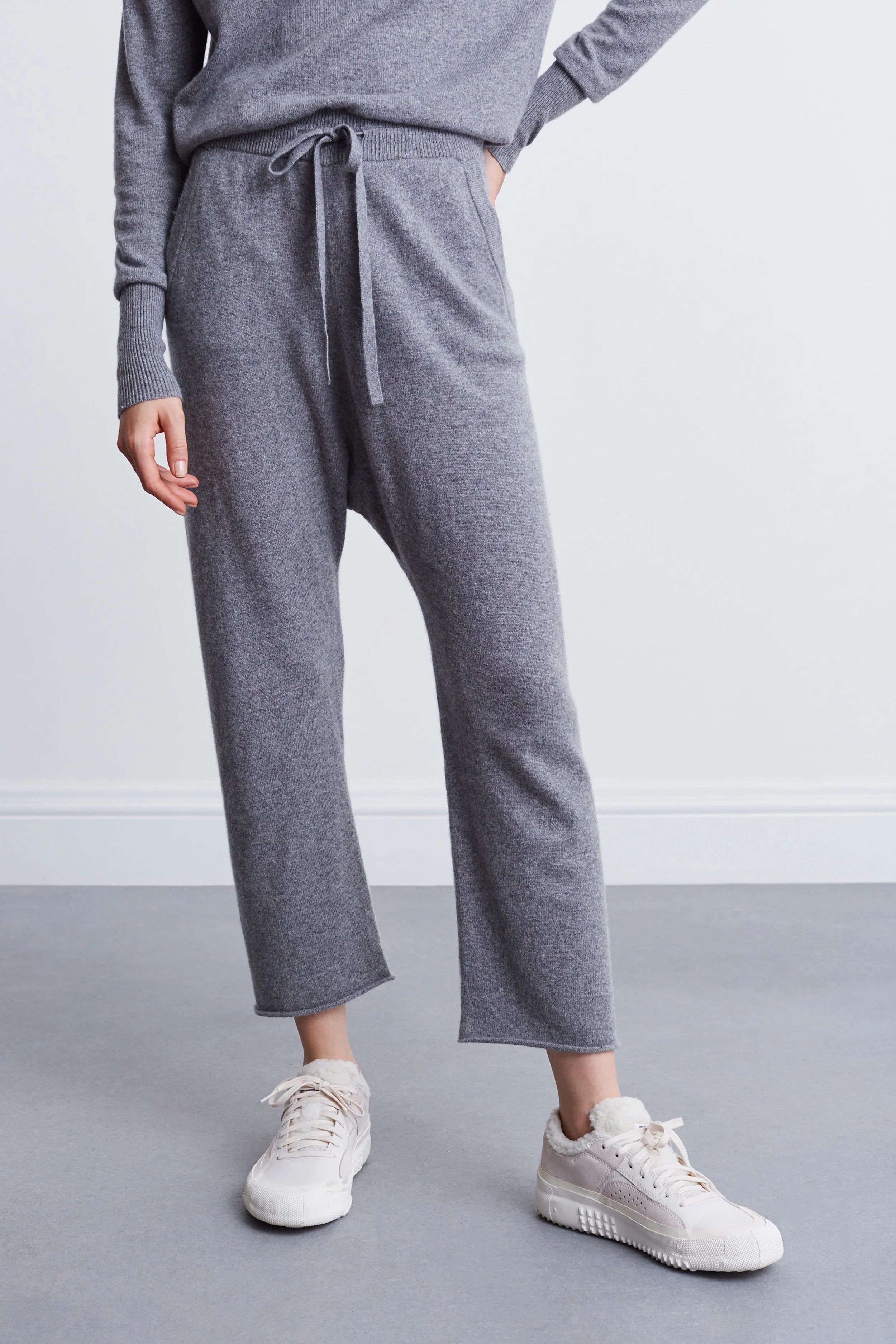 Nili Lotan 100% Cashmere Luna Cashmere Sweatpant in Heather Grey Bandier | Bandier