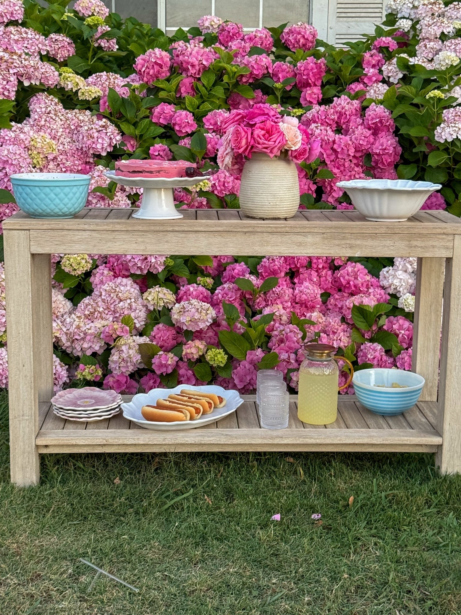 #ad With tomorrow being National Pink Day, I had to share my favorite summer hosting station! @Wayfair has everything you need to throw the perfect backyard bash with family and friends! Nos is a great time to save on patio furniture, bakeware, cookware, fire pits, entertaining essentials and more just in time for the 4th of July!! ❤️ #wayfairpsrtner #wayfair

#LTKdayinmylife #LTKHome #LTKSeasonal