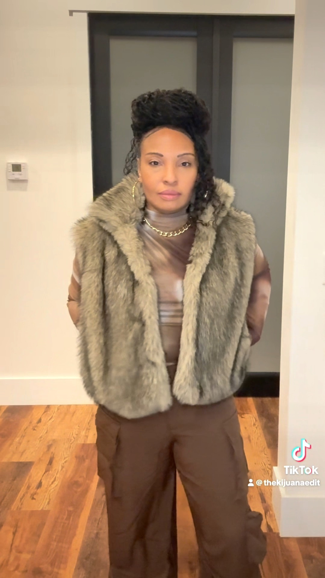 Stying Cargos, with Classic Foundation, Modern Silhouette, and Urban edge.
I 

#LTKOver40 #LTKSeasonal #LTKMidsize