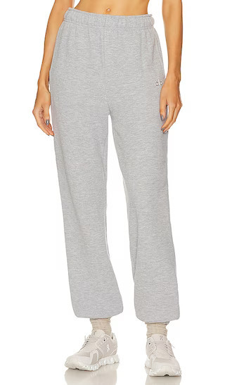 alo Accolade Sweatpant in Light Grey. - size S | Revolve Clothing (Global)