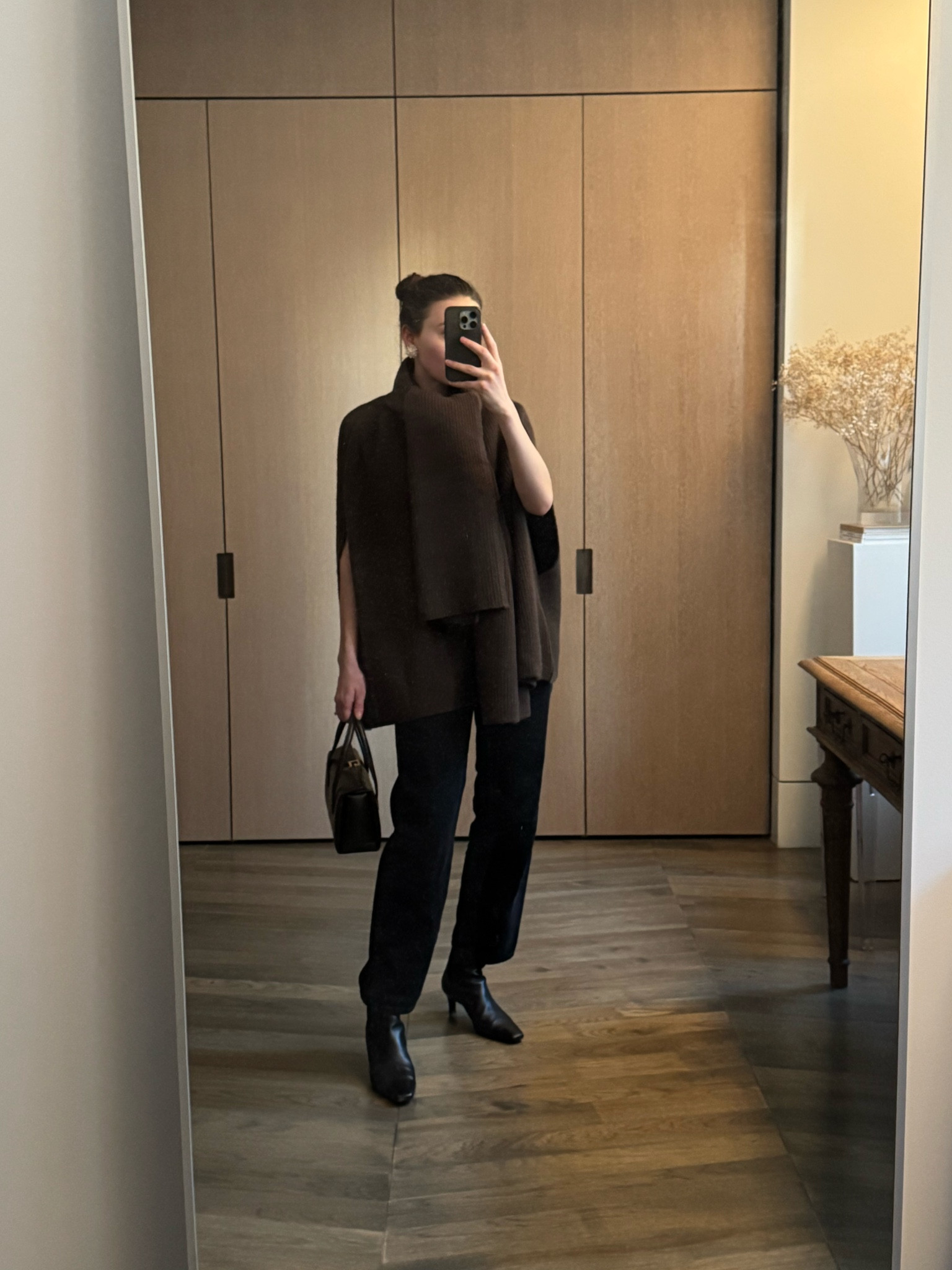 Scarf jacket meets cape meets cozy knit

#LTKItBag #LTKShoeCrush #LTKStyleTip