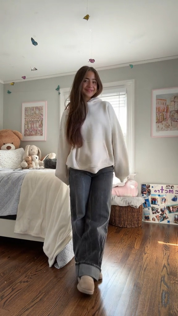 comfy comfy comfy 🧸🧸🧸
jeans: 24
hoodie: small (amaré)

#LTKVideo #LTKStyleTip