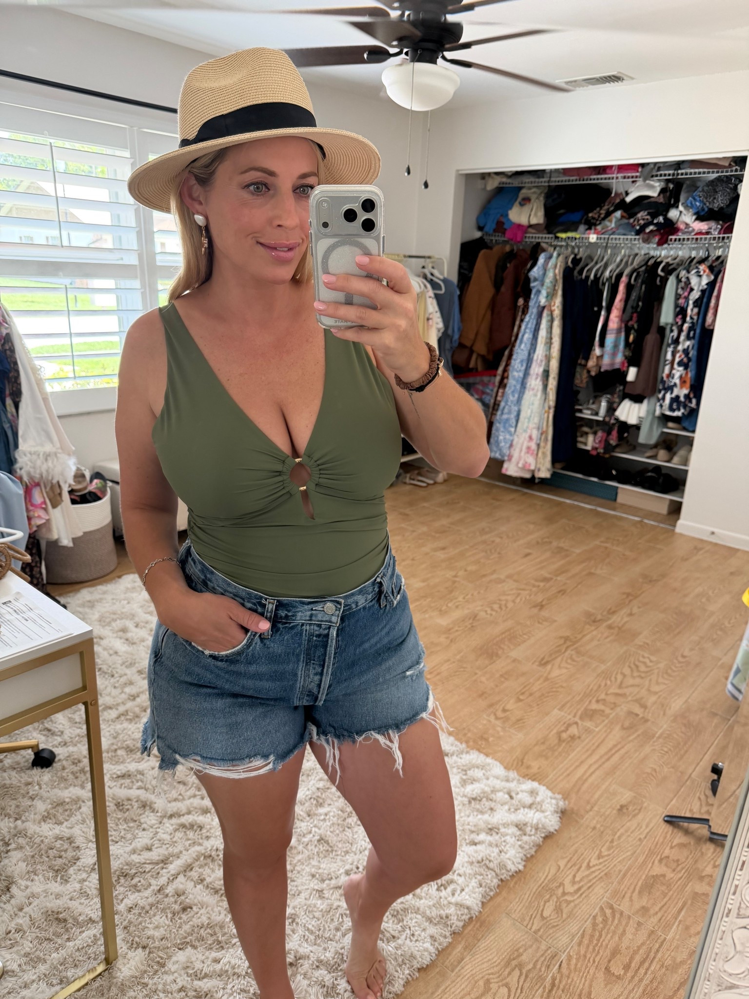 One piece swimsuit 



#LTKMidsize #LTKSeasonal #LTKSwim