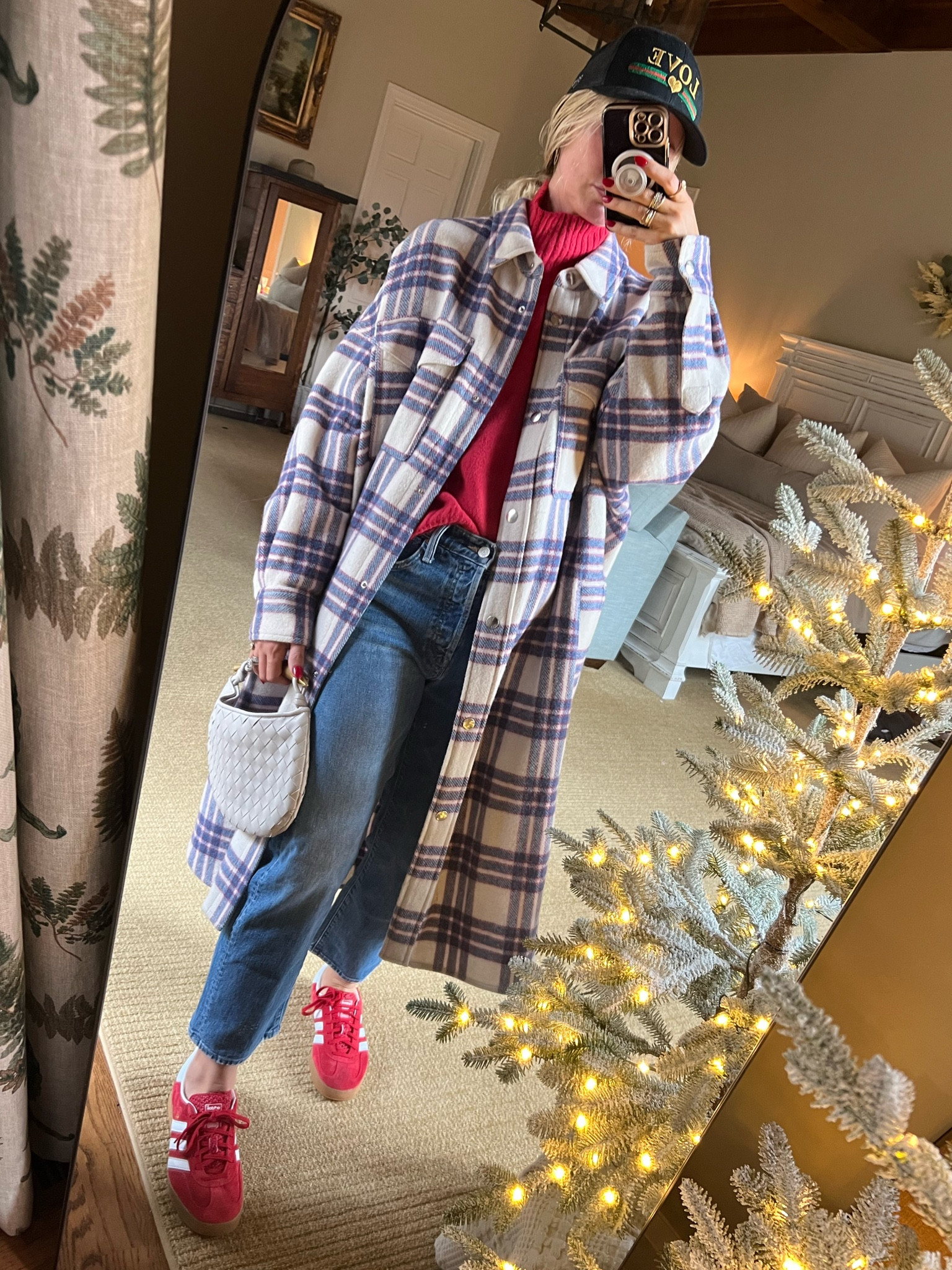 Getting real festive over here. Mirror #ootd #holidaystyle

#LTKSeasonal #LTKHoliday