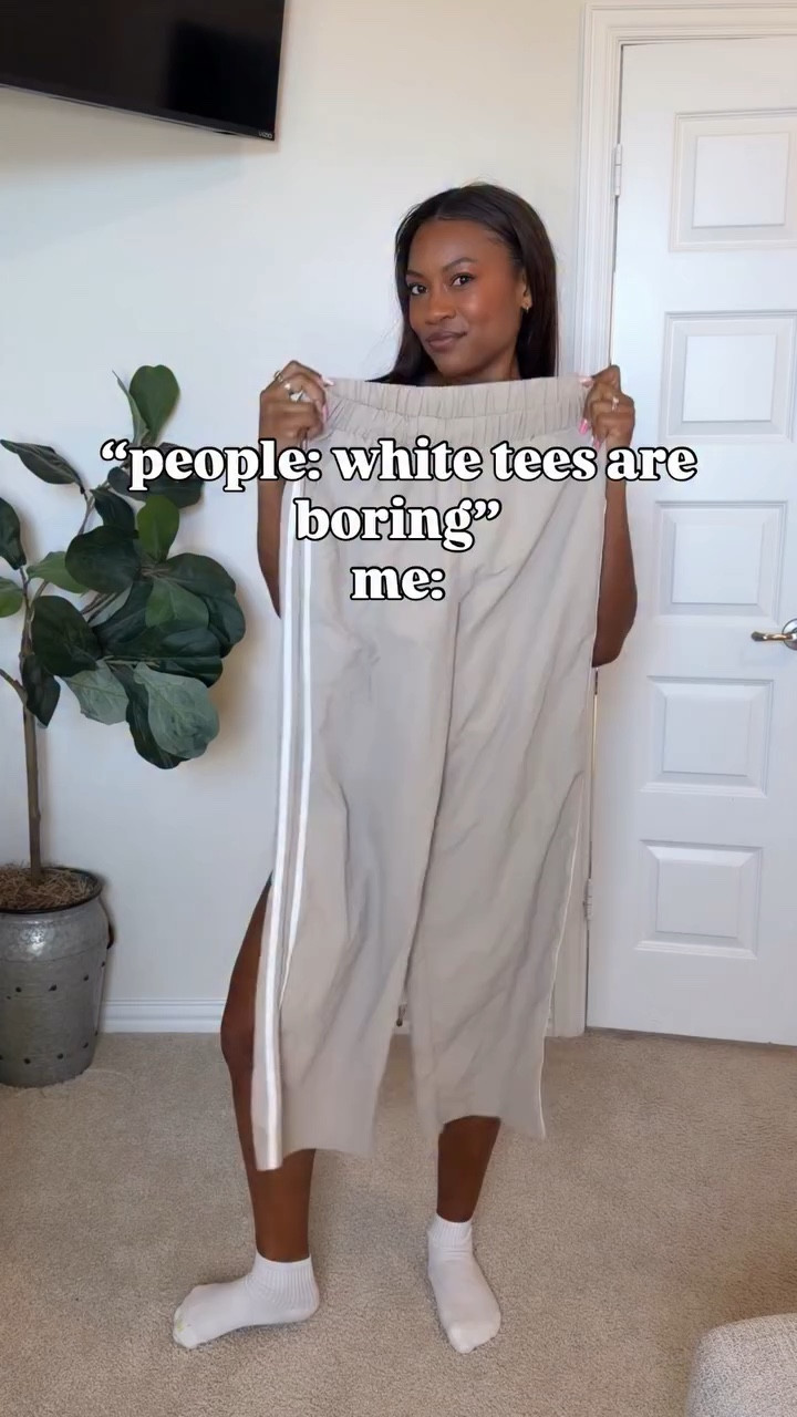 Styling a white tee will forever be my comfort zone😎

#whiteteestyle #momstyle #everydayoutfits #casualchic #outfitinspo
