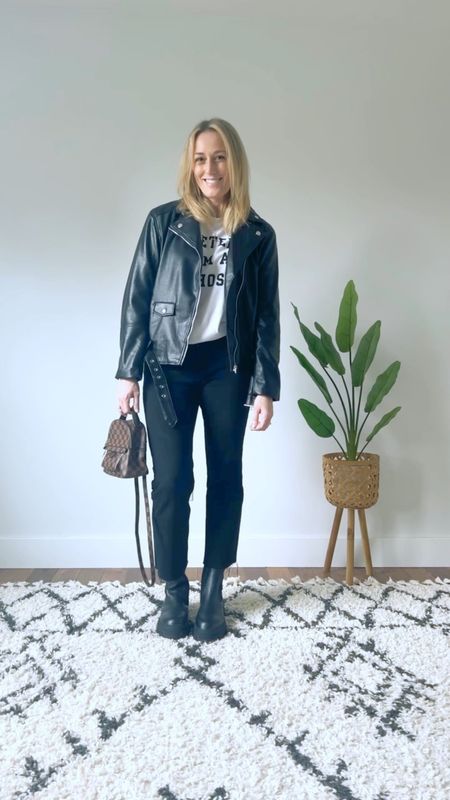 Fall outfit. Winter outfit. Graohic tee. Leather jacket. Cropped jeans. Mid-calf boots. 

Cropped black jeans (Zara) - 6/28
Leather jacket (H&M) - S
Boots (H&M) - 9

#LTKSeasonal #LTKHoliday #LTKstyletip