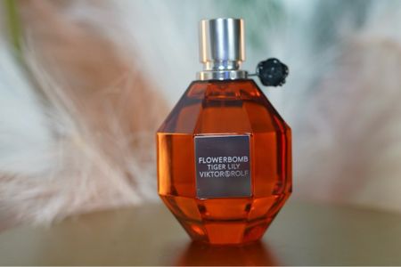 New fragrance Viktor & Rolf Flowerbomb Tiger Lilly. 
The tiger lily Fragrance Family is Floral Ambery Fruity

Top note Coconut Milk Accord, 

Heart / middle note Tiger Lily Accord

Base note is Mango Accord


#LTKbeauty #LTKover40