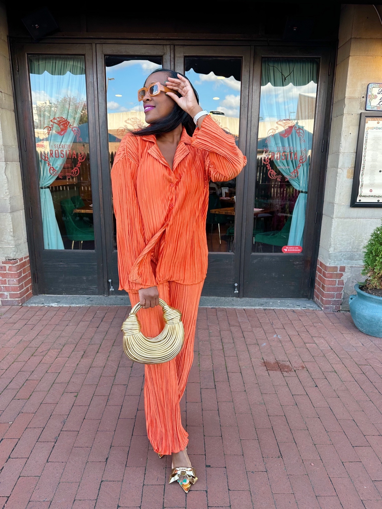 Chic and comfortable pant set that comes in various colors. And the cutest gold bag to elevate the look.
Wearing Size Medium  

#LTKstyletip #LTKover40 #LTKfindsunder50