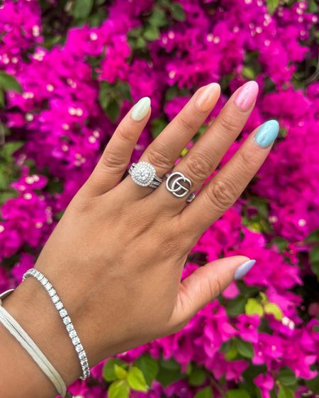 Pretty pastels with a chrome finish 💅🏼🌺
#vacaynails 

#nailsnailsnails #nailfie #vacationstyle #summernails #nailinspo #rainbownails #chromenails 

Nail inspo. Vacation nails. Summer nails. Spring nails. Nail ideas. Chrome nails. Gucci ring. Summer nails 2024. 