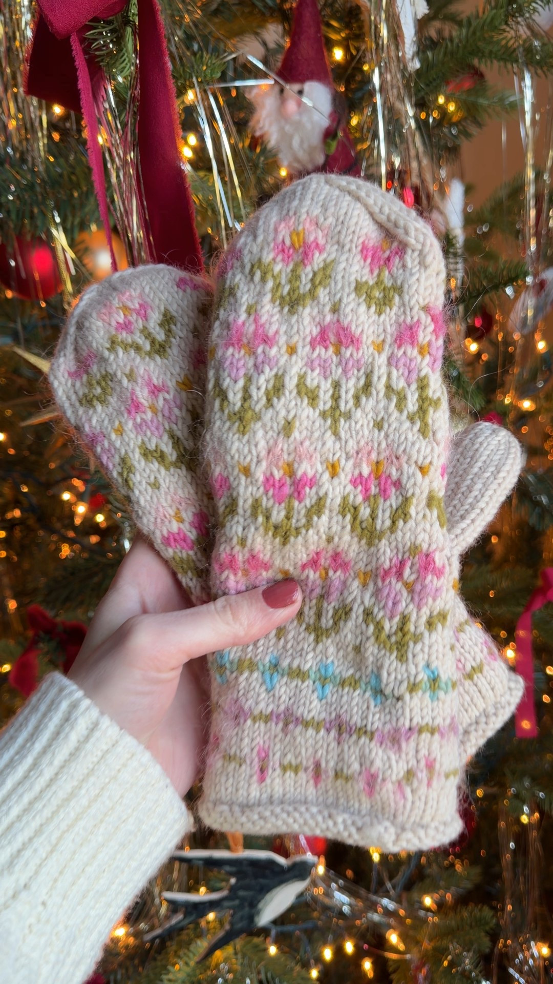 The prettiest mittens! Out of stock at Anthropologie, but I just found them in stock at Bloomingdale’s!!!

Gifts for her, gift guide

#LTKGiftGuide #LTKFindsUnder100 #LTKHoliday