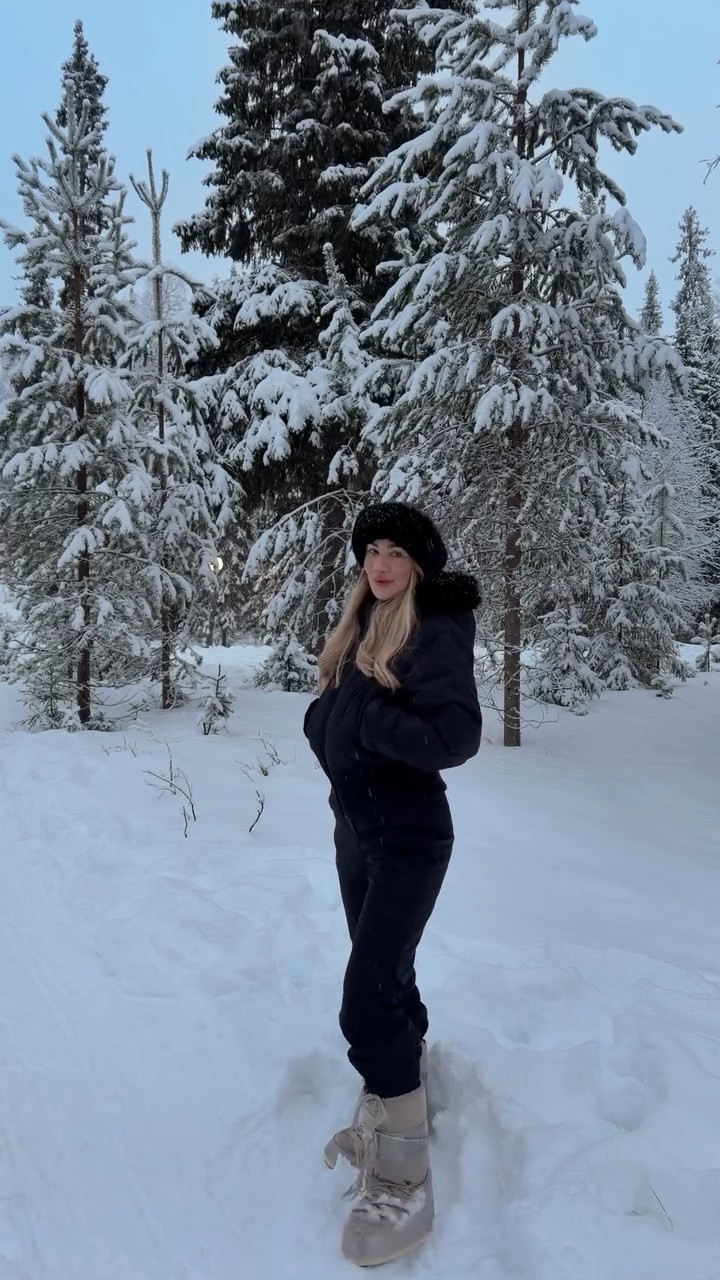 Probably one of my favourite holidays to style. Proving Lapland isn’t just for the kids ❄️

We had the best time and I saw lots of ladies also living there best lives dressed in the most gorgeous ski wear. I loved every second. Will share more pictures tomorrow. 

Let me know if you would wear any of these?! 

Ski outfits. Outfit ideas, winter outfit ideas, what to wear, Lapland outfits, Lapland inspo. Ski outfit inspo.