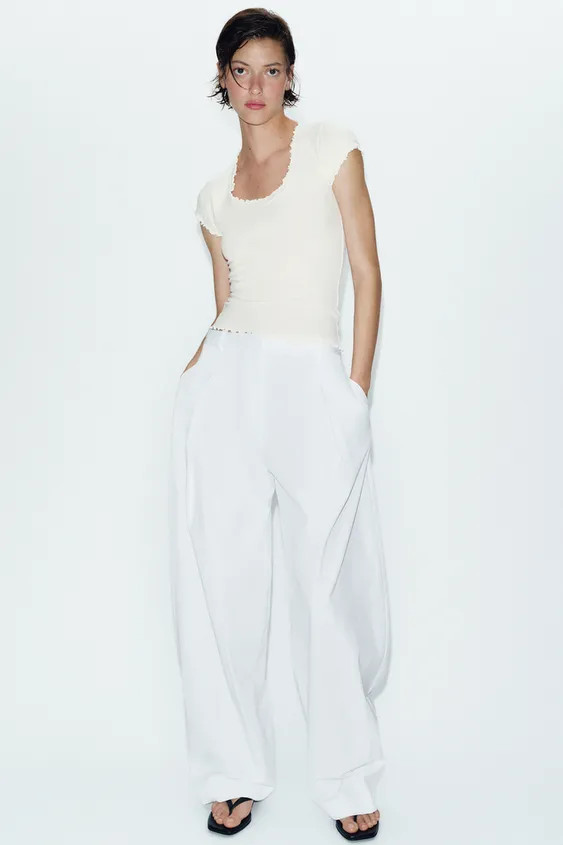 SLIM FIT - ROUND NECK - REGULAR LENGTH - SHORT SLEEVET-shirt made with linen blend yarn. Round ne... | Zara FR