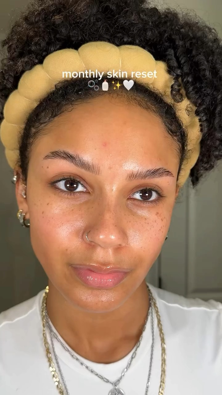 Because we have to go into this warm weather with glass skin! ✨☀️🤍

#glassskin #skincaretips #glowyskincare #bestskincare #skincaretips #skincare #koreanskincare