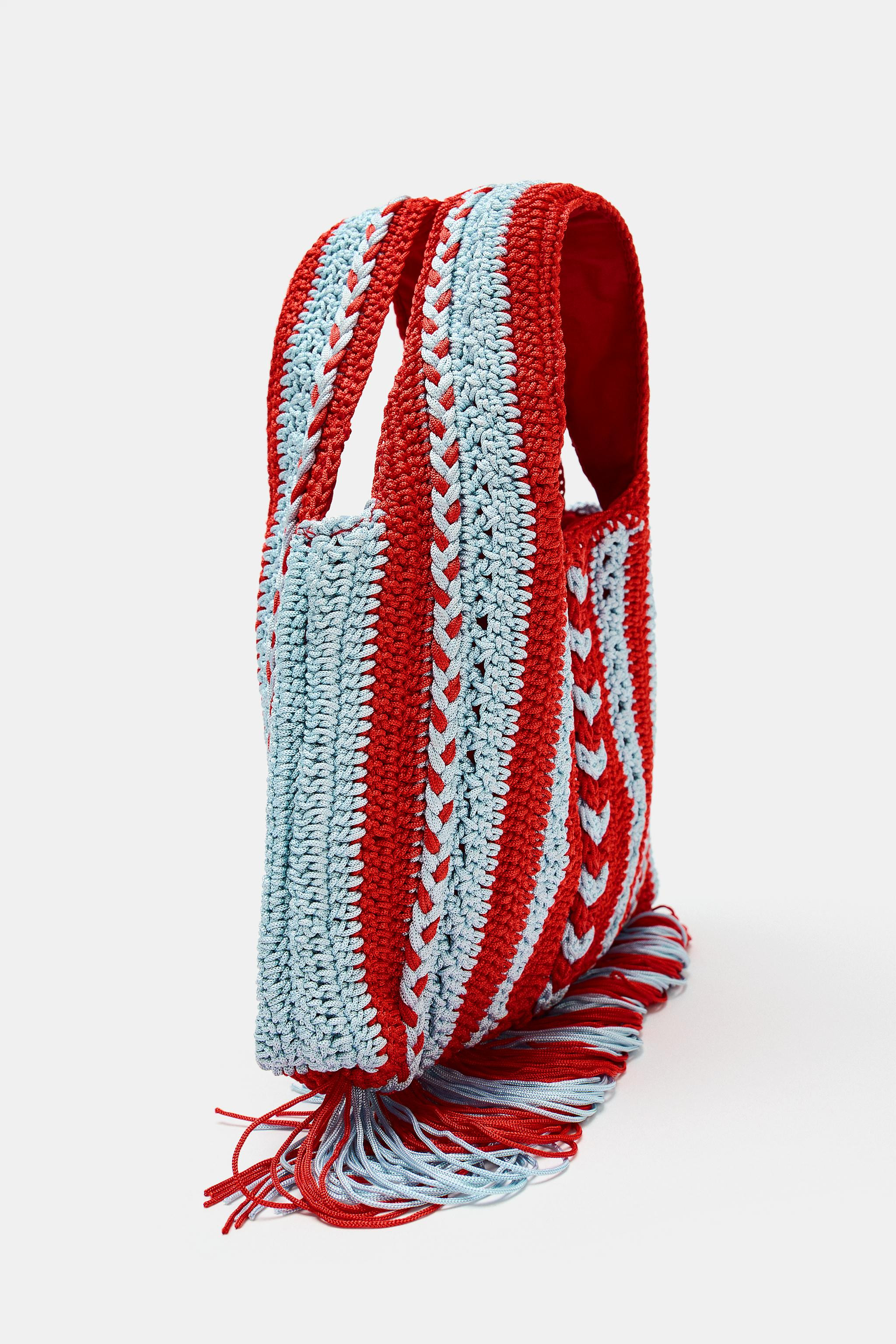 Handbag featuring a printed crochet exterior with fringe detail. Double carry handle. Interior po... | Zara DE