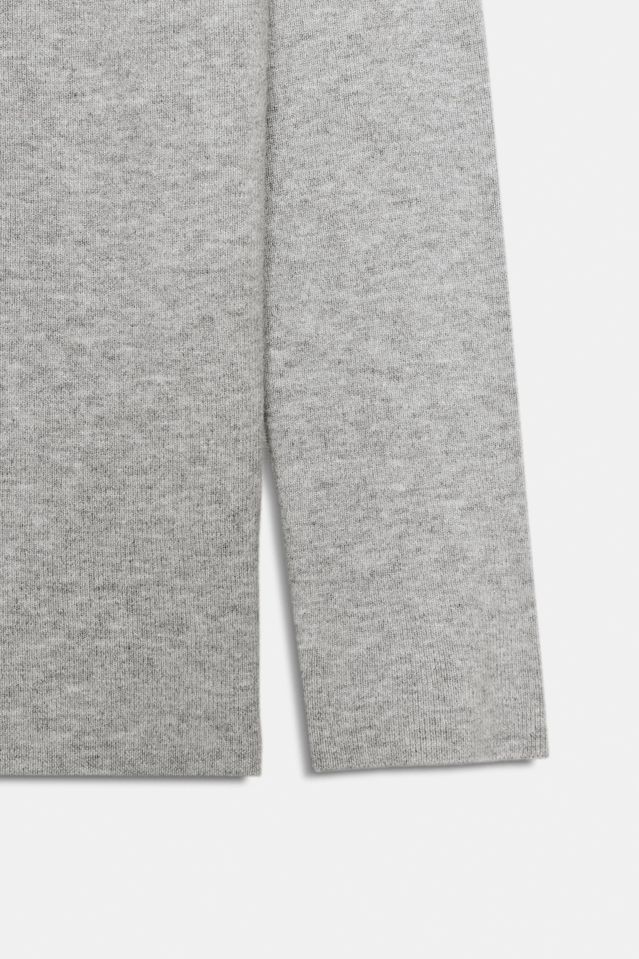 DescriptionColorContentsMeasurementsPlain knit jumper with a straight neckline with a turnover fi... | Zara US