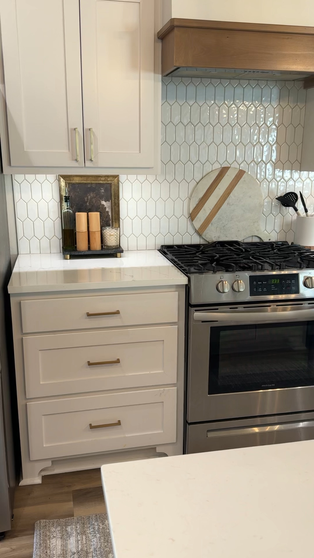 Kitchen 🙌🏼🖤

#kitchen #modern #neutral #decor

#LTKstyletip #LTKVideo #LTKhome