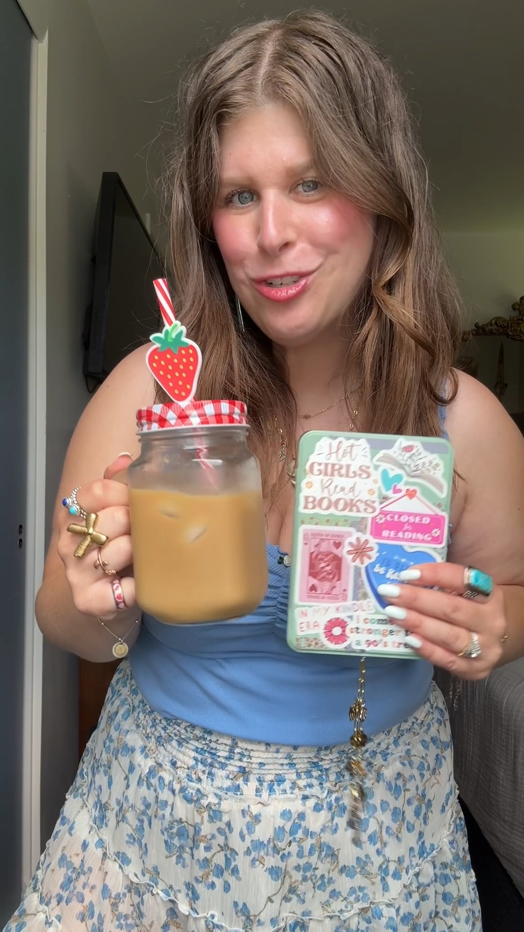 Such a good DOB of the day! A perfect iced coffee with a fun outfit & a fun summer book!

#ootd #books #romancebooks #romancebook #kindle