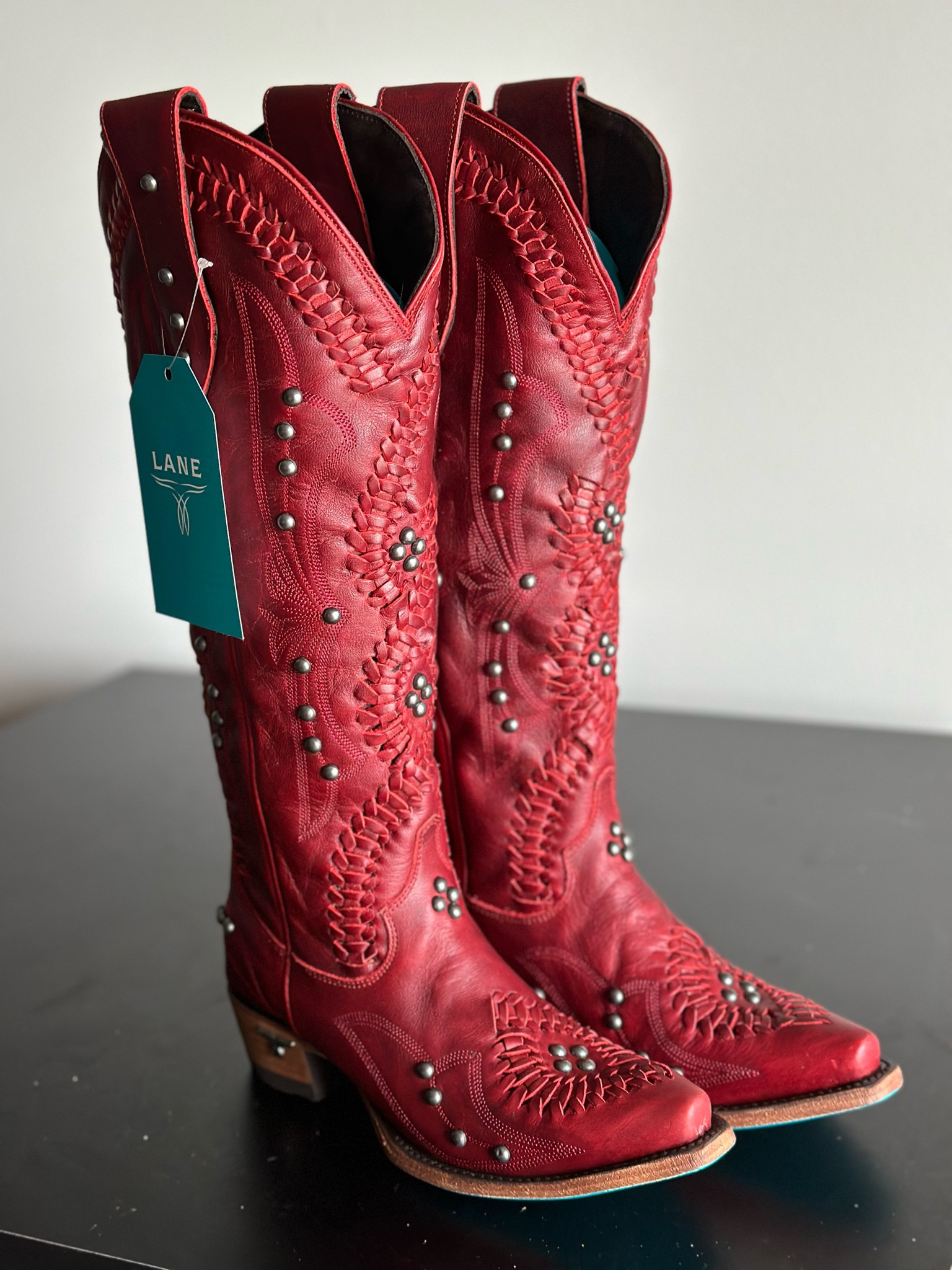 The new lane cossette boots are to die for! They come in multiple color options too!

#LTKstyletip