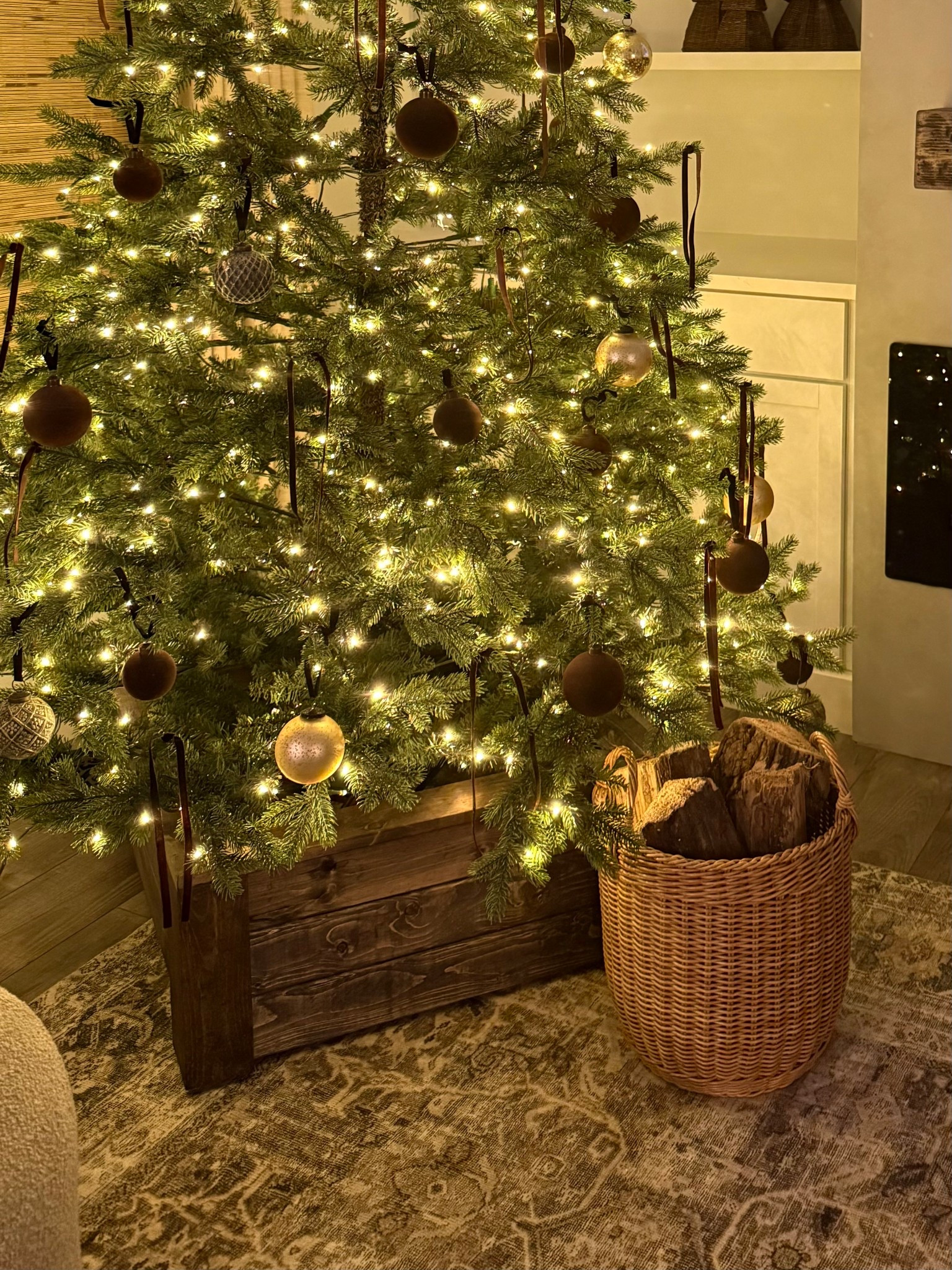 Christmas tree inspo
Organic modern tree
Home inspo
Christmas 

#LTKHome #LTKSeasonal #LTKFindsUnder100