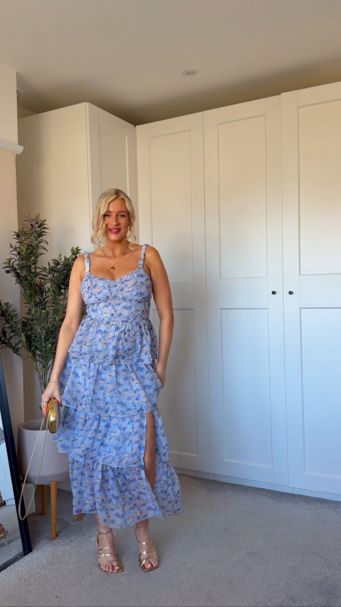 Blue ruffle dress 💙 wearing size M xx 

Wedding guest dress, baby shower dress 