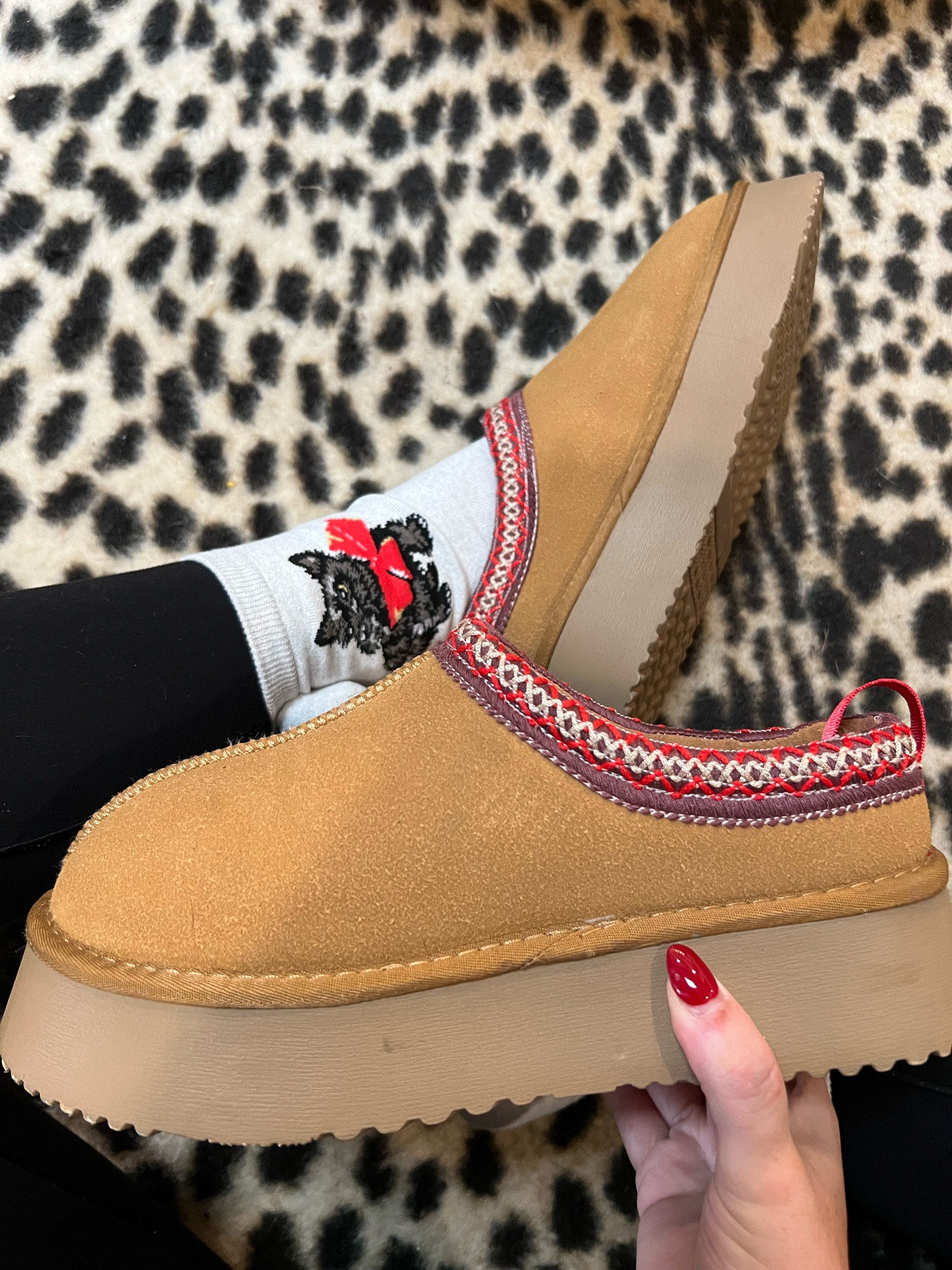 Platform Uggs Amazon socks Christmas bow rug leopard

#LTKHome #LTKHoliday #LTKSeasonal