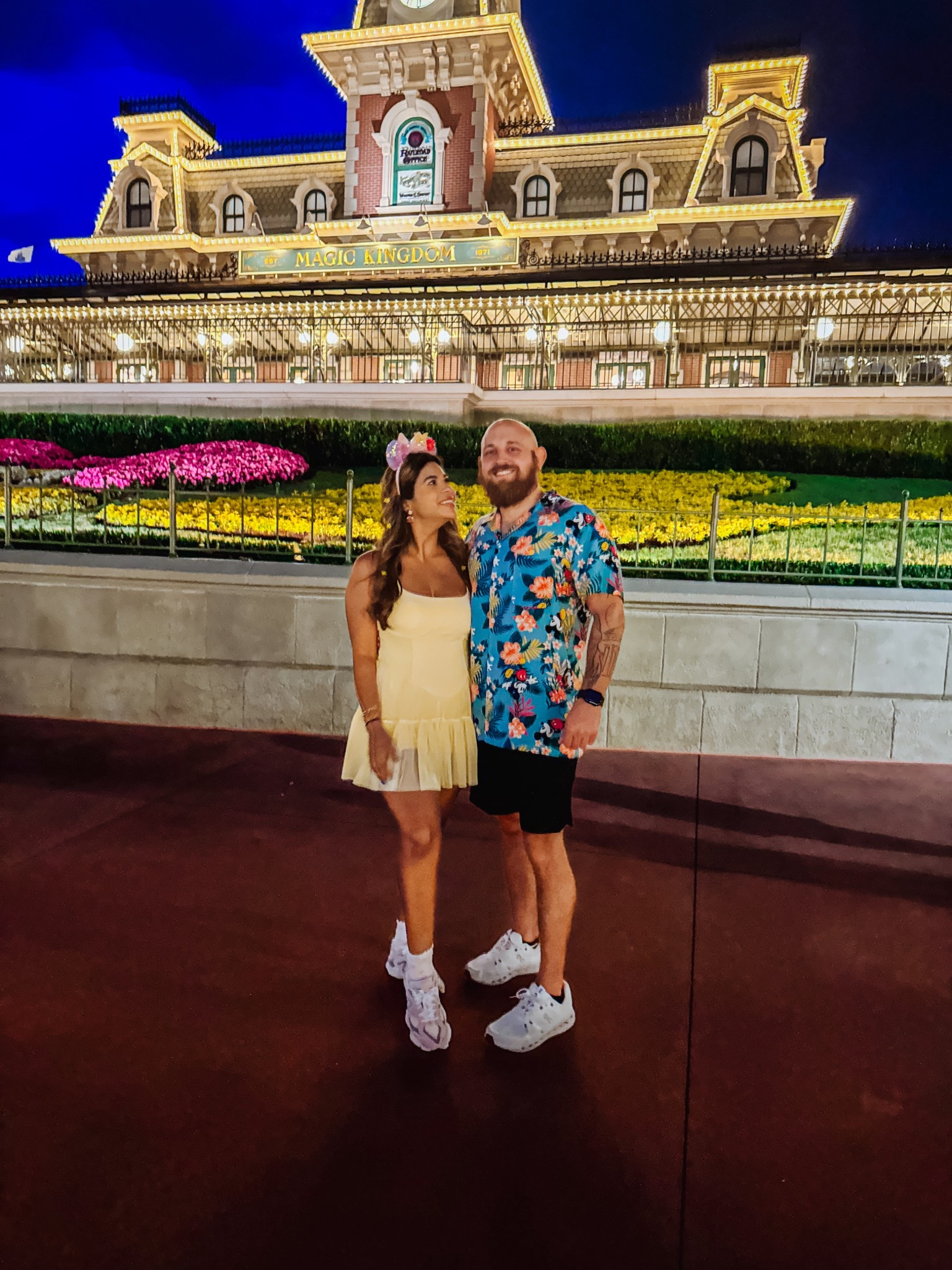 Mom & Dad of 5 boys! comfy cute Disney ootd inspo 
#LTKStyle #LTKDisney #DisneyOOTD #DisneyMom #ParkDayStyle #MomLifeMagic #ComfortAndCute #NewBalanceStyle #DisneyFits #LTKSneakers #WhatIMomIn 
