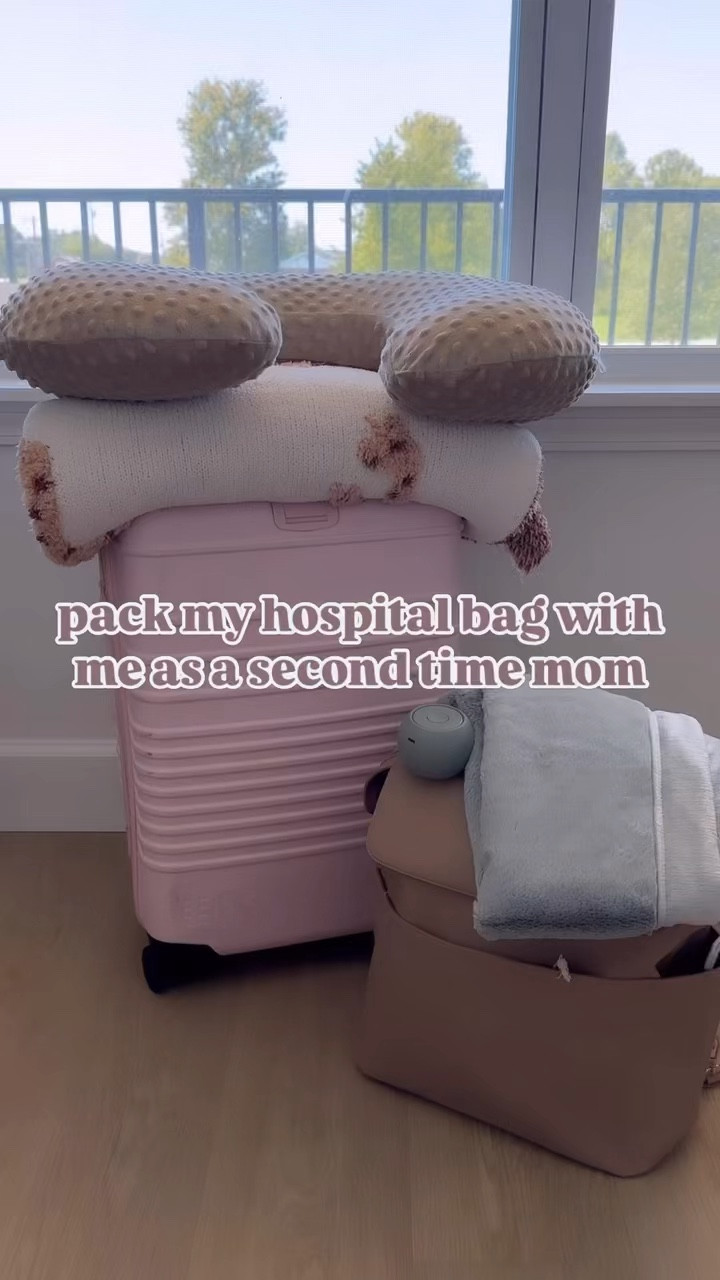 What I have packed in my hospital bag-what bags/luggage/organization i used! And the outfit I am wearing in the video!

#LTKItBag #LTKFindsUnder100 #LTKBaby