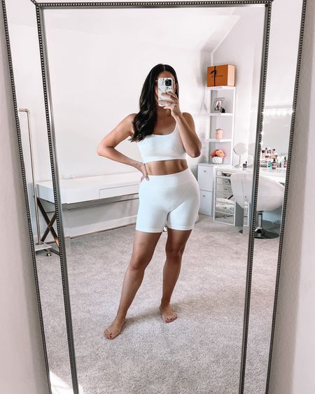 -Wearing an XL fits tts
-Comes in 15 different colors
-code ANGELICAFITZ for 15% off!
(THE BOTTOMS ARE SEE THROUGH! So I would not plan to wear this alone to workout in🙅🏻‍♀️. Would look cute with an open flannel or oversized t shirt)

Athleisure, workout set, fitness, midsize outfit, plus size comfort

#LTKFitness #LTKmidsize #LTKcurves