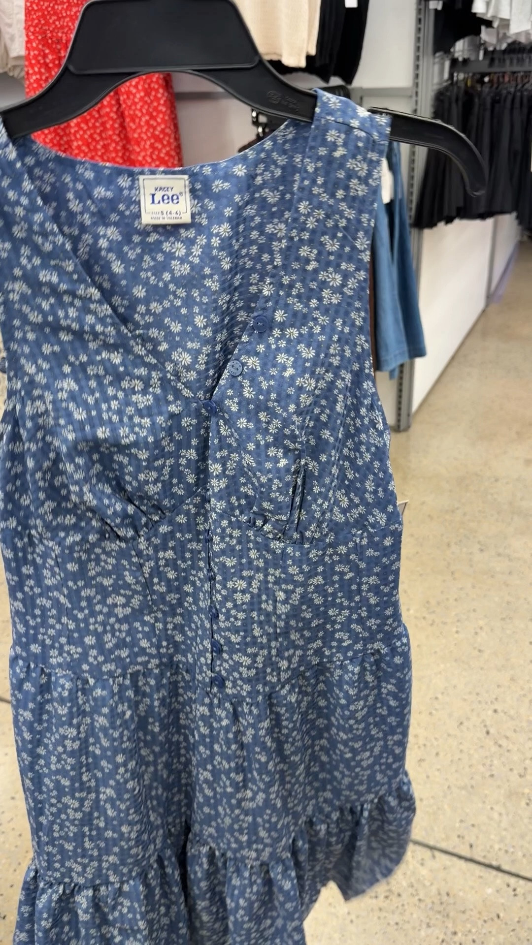 New Walmart dress is giving A&F with this ditsy floral Americana look! #walmartfashion
