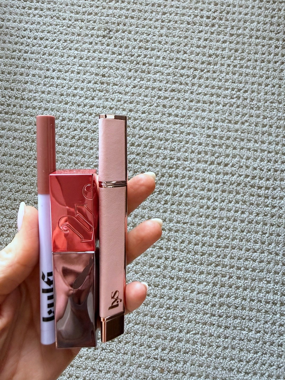 My current fave lip combo ✨

Liner: in Flames
Lip color : Text em
Gloss: Truthful 