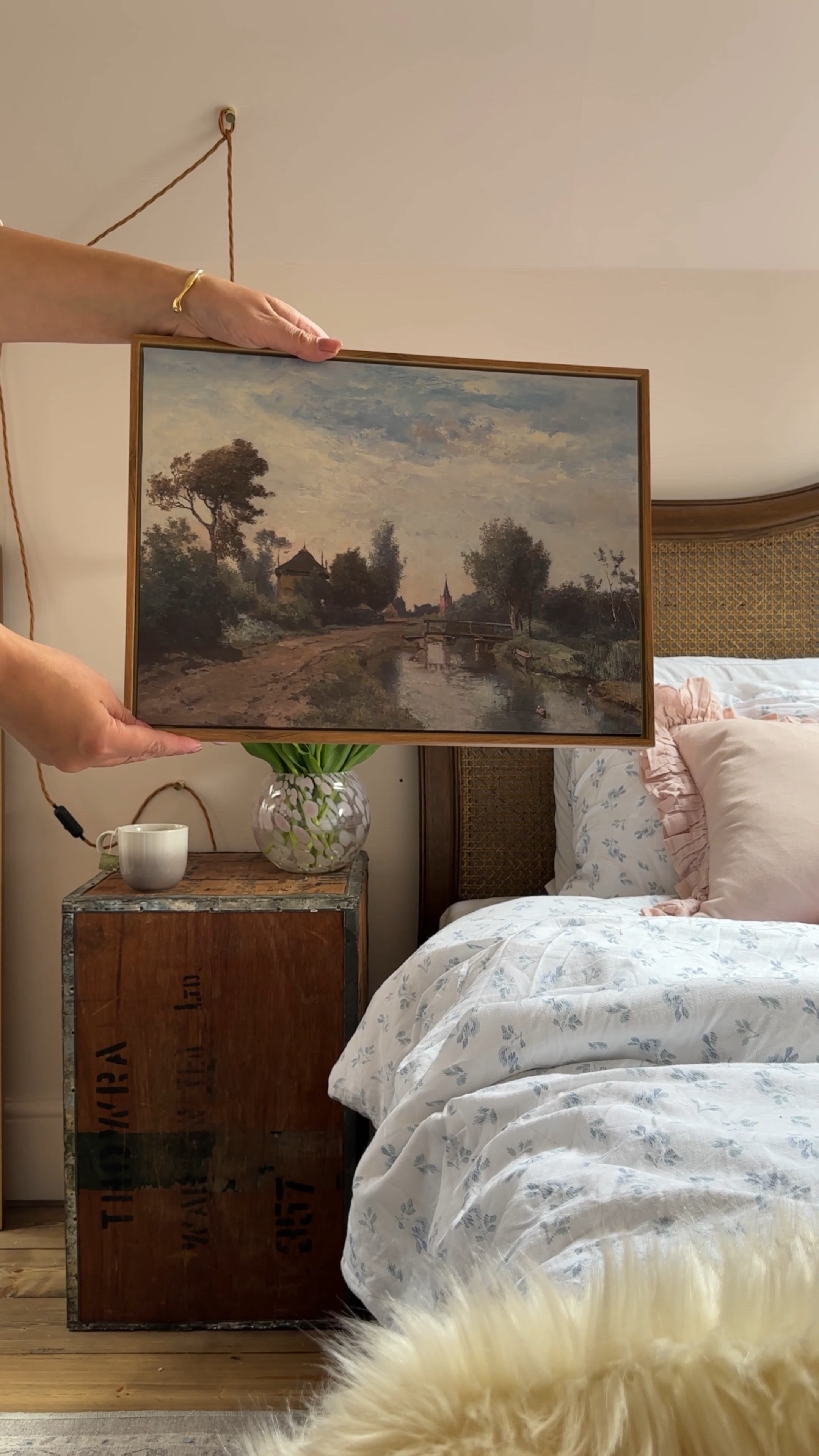 Amazon home finds 
Vintage style wall art 
Pink vase
Morris and Co tray 
Living room decor 
Cordless rechargeable lamp
Washable rug
Large gold over mantle mirror 

#LTKeurope #LTKhome #LTKover40