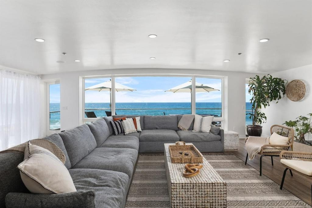 Oceanfront, Private Patio, BBQ, On The Strand | Booking.com North America