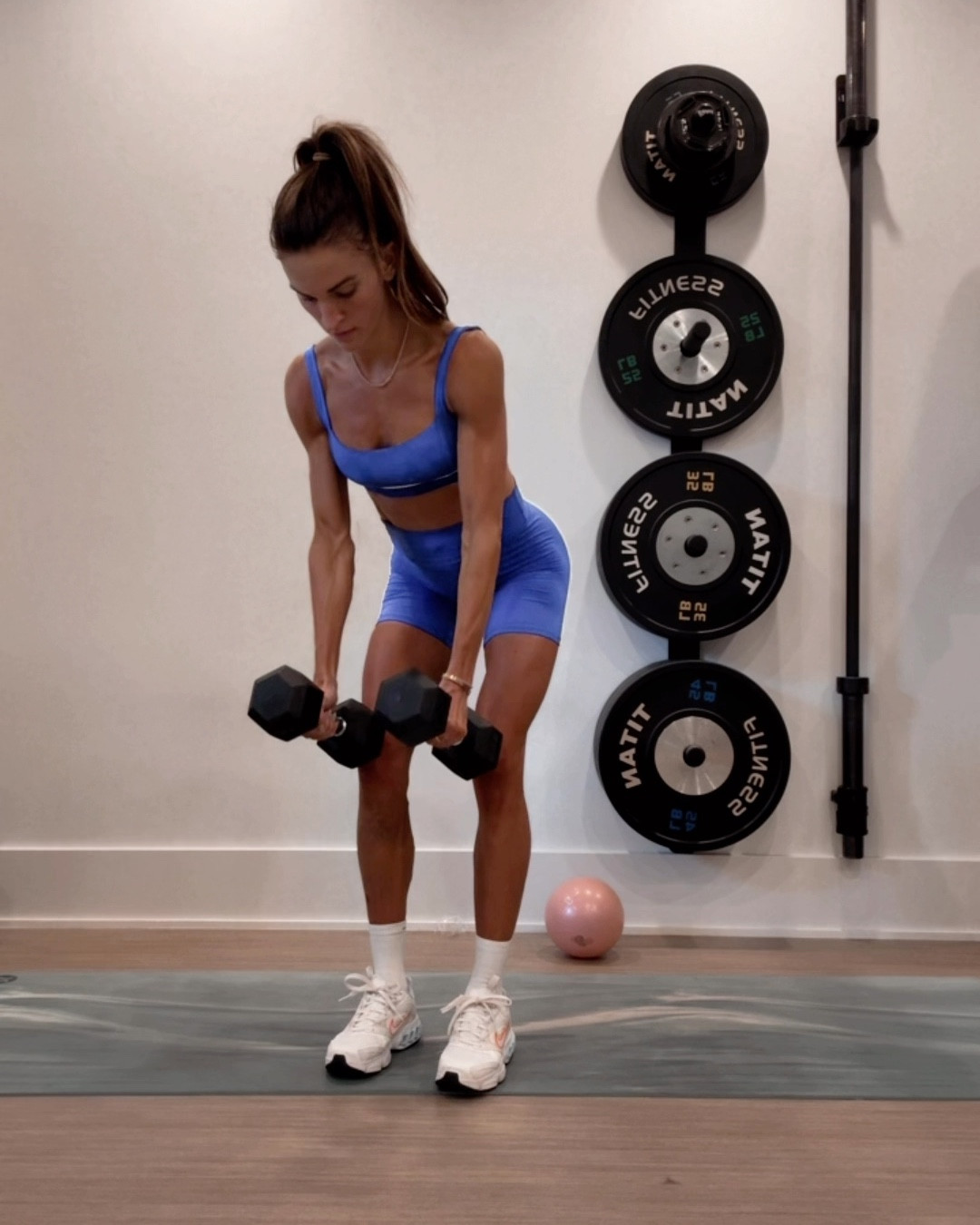 love this workout set! wearing size small 