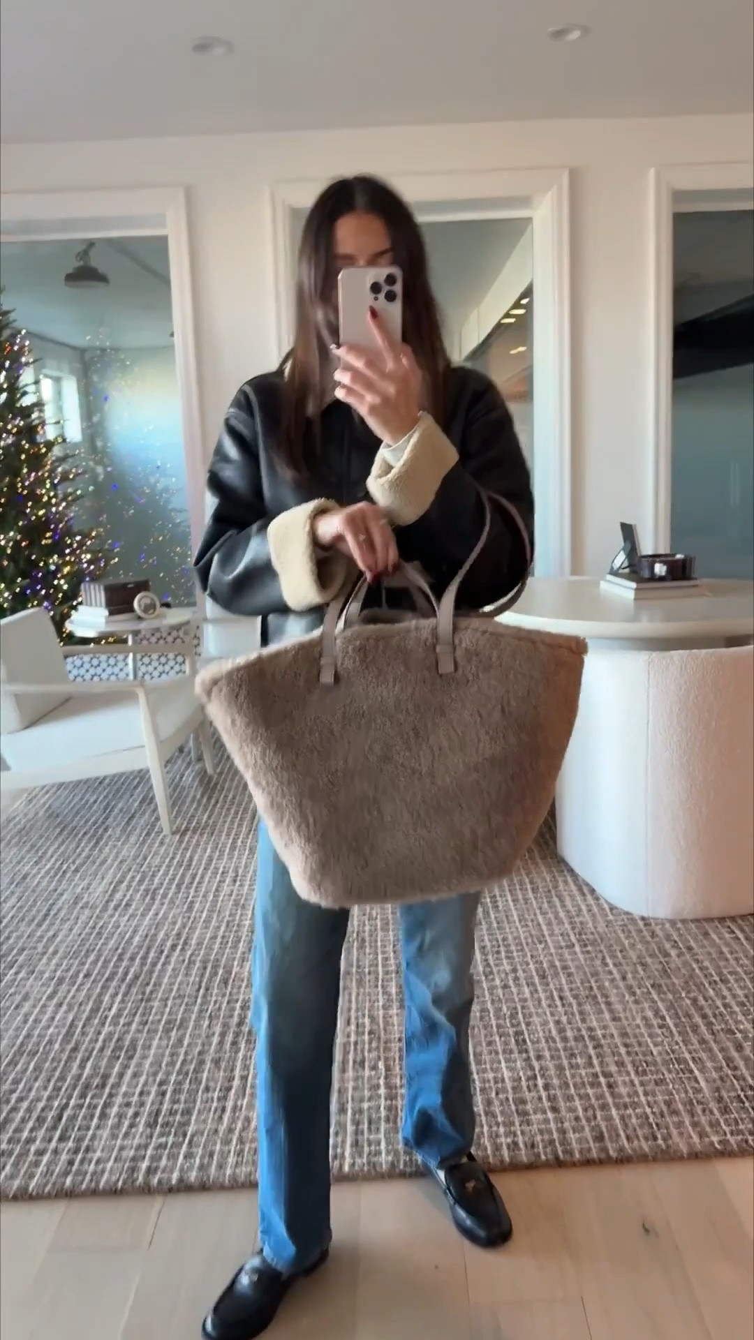 Love this Sherpa tote under $50!!

Winter outfit, Walmart fashion 
@walmart @walmartfashion @madewell

#LTKHoliday #LTKFindsUnder50 #LTKootd