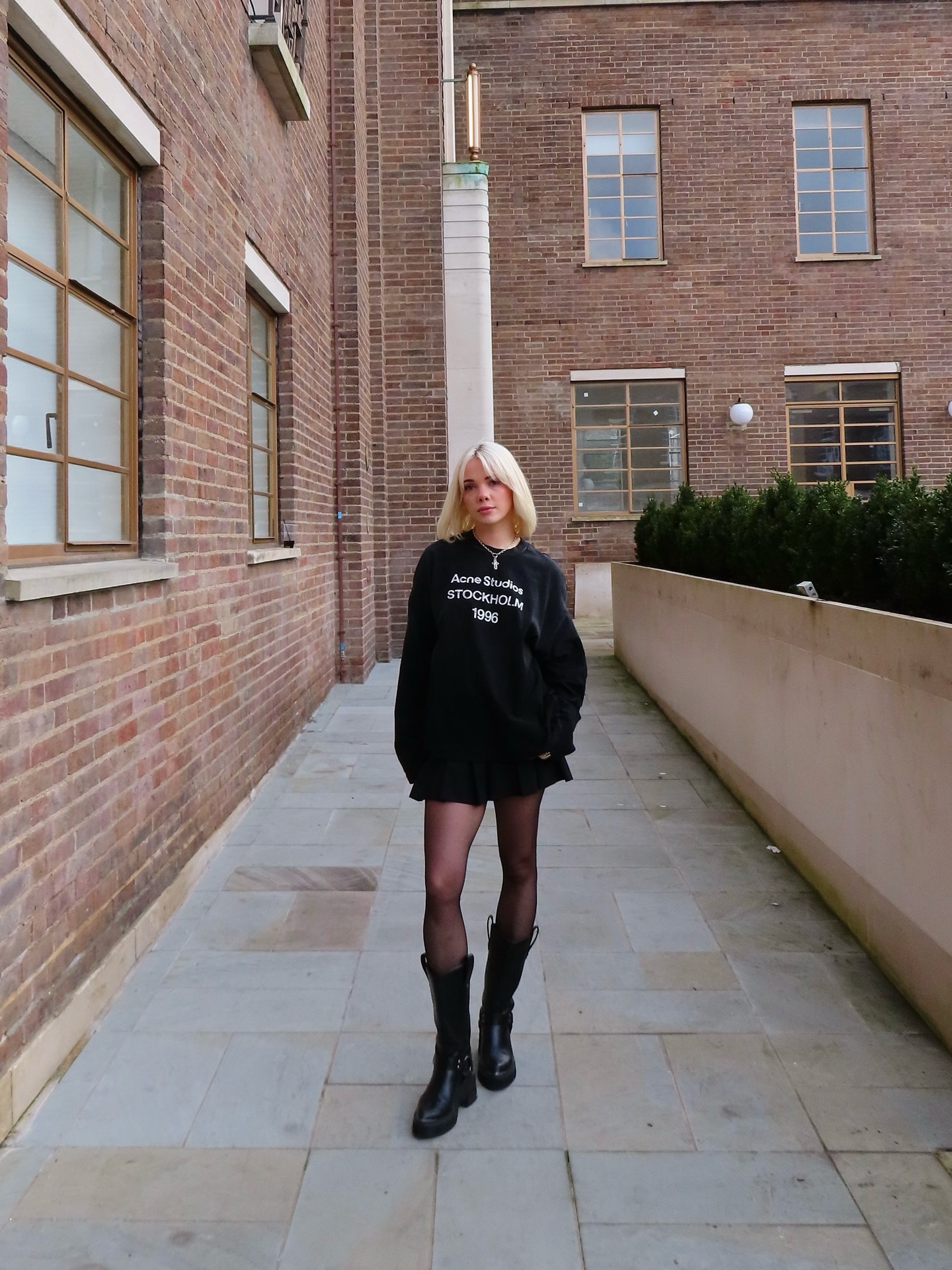 I just wanna take pictures and go to cute cafes !! 

#ootd #london