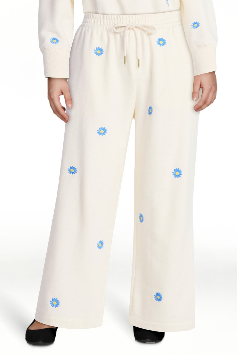 Free Assembly Women's and Women's Plus Embroidered Cropped Sweatpants, 23" Inseam, Sizes XS-4X | Walmart (US)