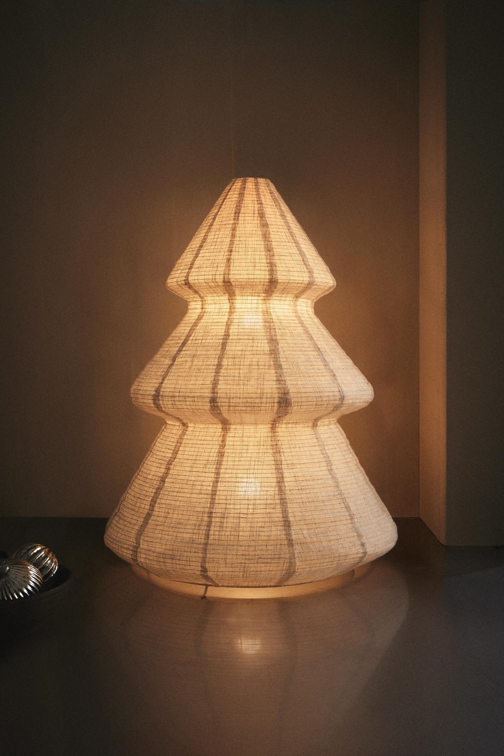 LINEN CHRISTMAS TREE LAMP (94 CM) | Zara UK
