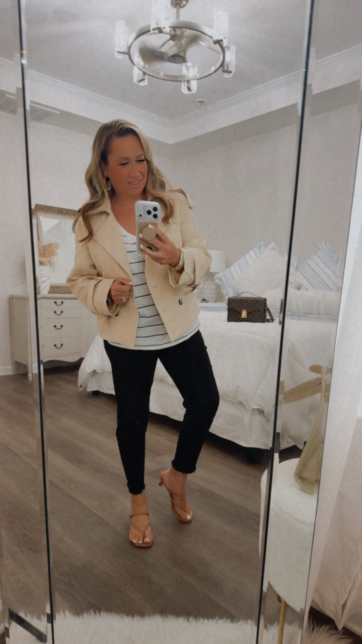 If you love outfits that look put together but take 2 minutes to throw on… this is it. 🙌🏻

Crop trench + stripes + black denim = an easy win every time. Linking all the details for you here!

Follow me on LTK for more everyday outfit finds!

#LTKstyle
#liketkit
#LTKfashion
#LTKfinds
#OOTD
#everydaystyle
#neutraloutfit
#classicstyle
#casualchic
#styleinspo