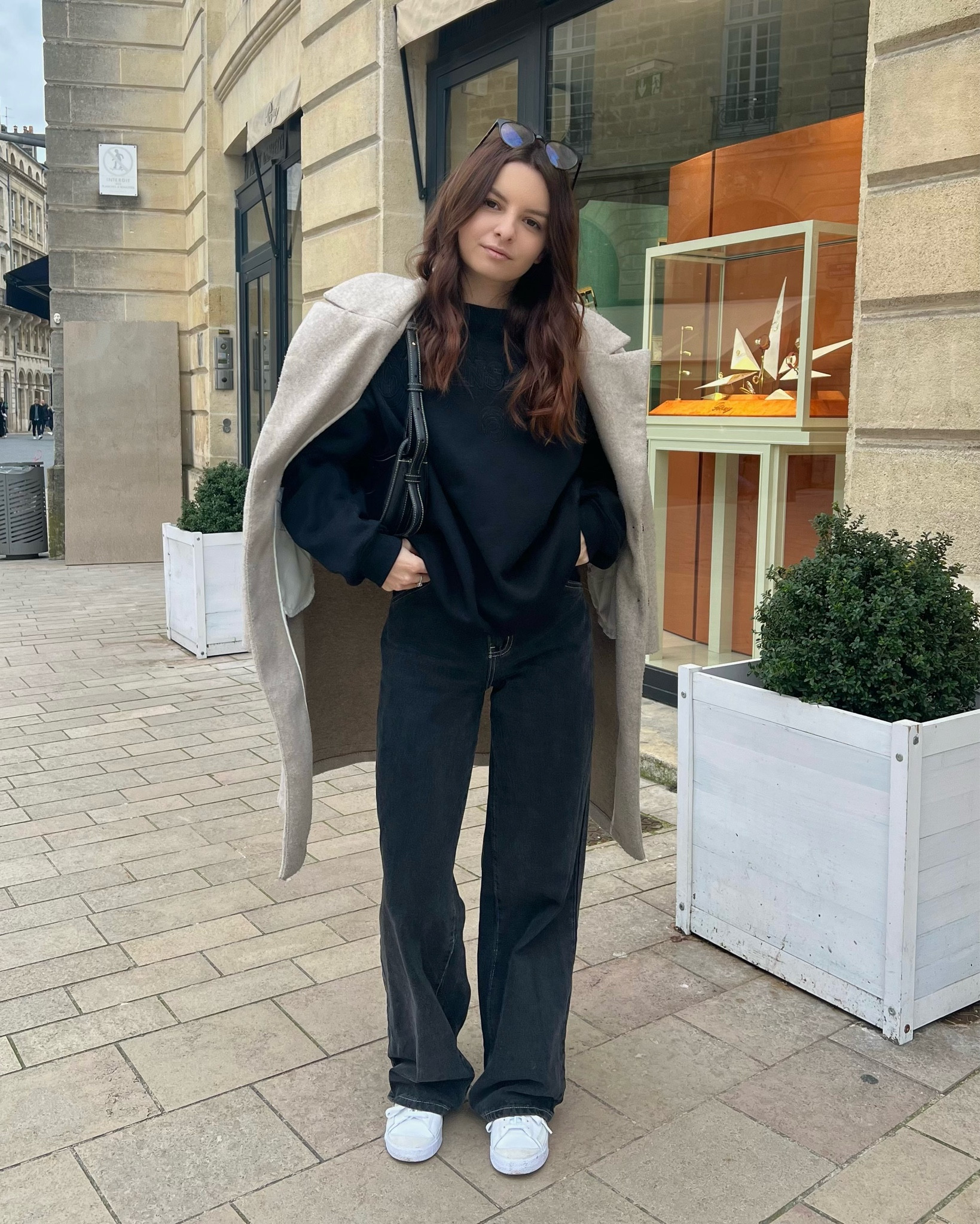 Meilleure tenue chaude et confortable pour cet hiver ❄️🖤

Idée tenue, full black, long manteau beige, crewneck, jean, Nike, sac Polene dupe, tenue pour l’hiver...

#LTKeurope #LTKSeasonal #LTKfit